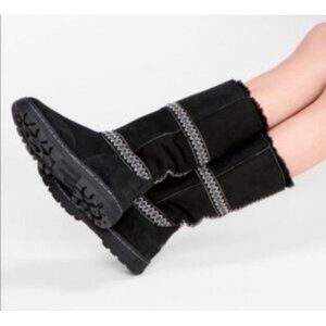 UGG SUNDANCE REVIVAL WOMENS BOOTS Black suede ebroidered sheepskin women’s 6